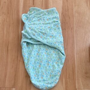 Baby Swaddle with Colorful Raindrop Pattern